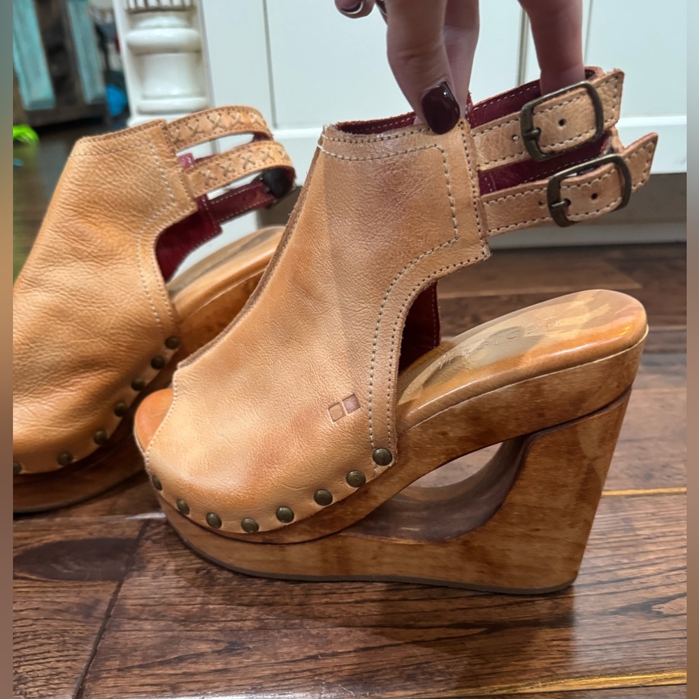 Tan Leather Wedge Sandals with Buckle